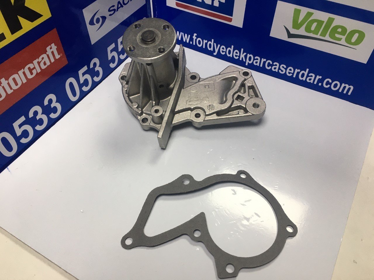 Ford Focus Cmax Benzinli Devirdaim Su Pompası 1.25-1.4-1.6 Benzinli 2006-2016 Yıllar Arası BUGATTİ