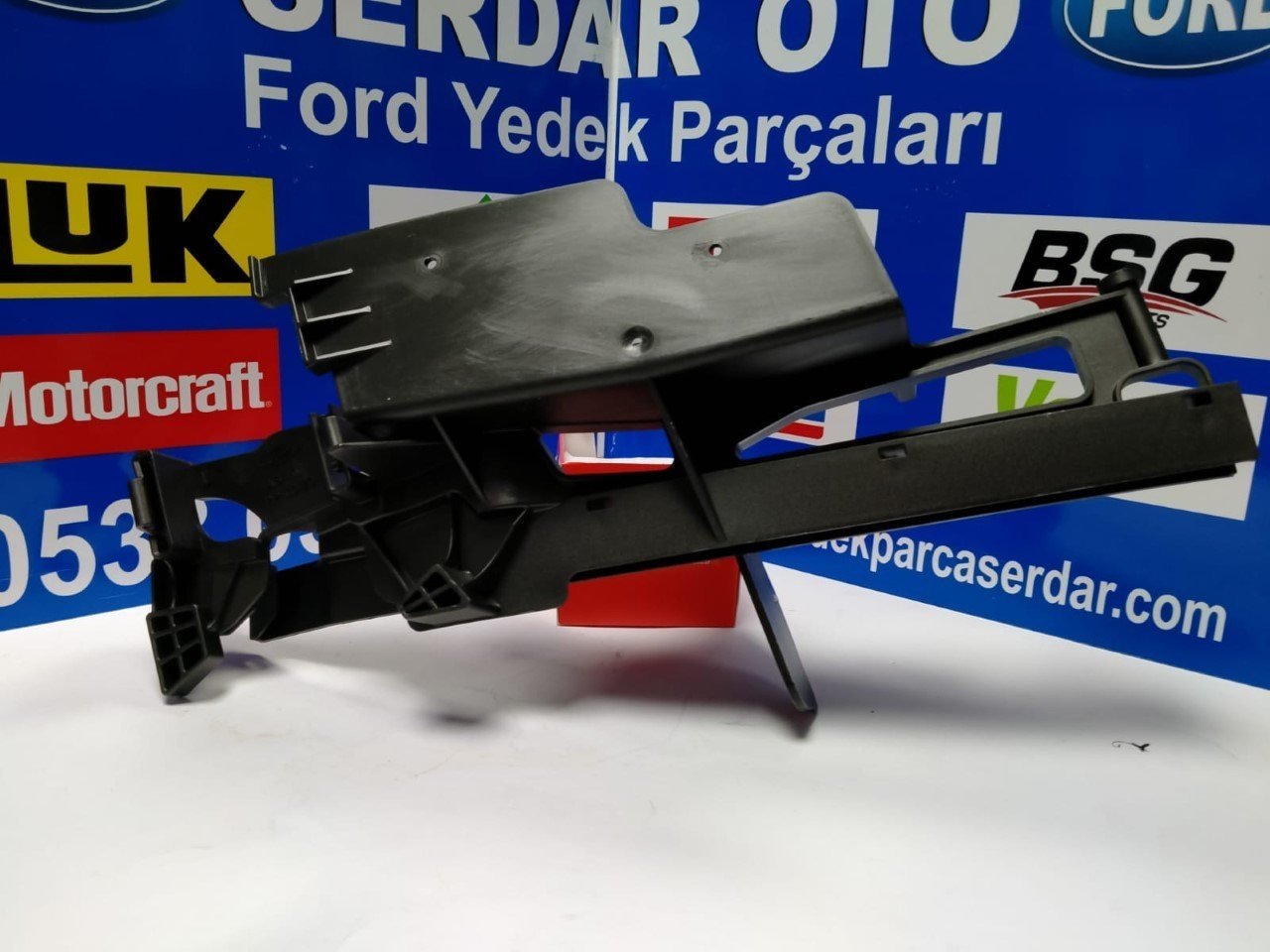 Ön sol kapı camı tutucu braketi ayak 2014-2019 arası Courier