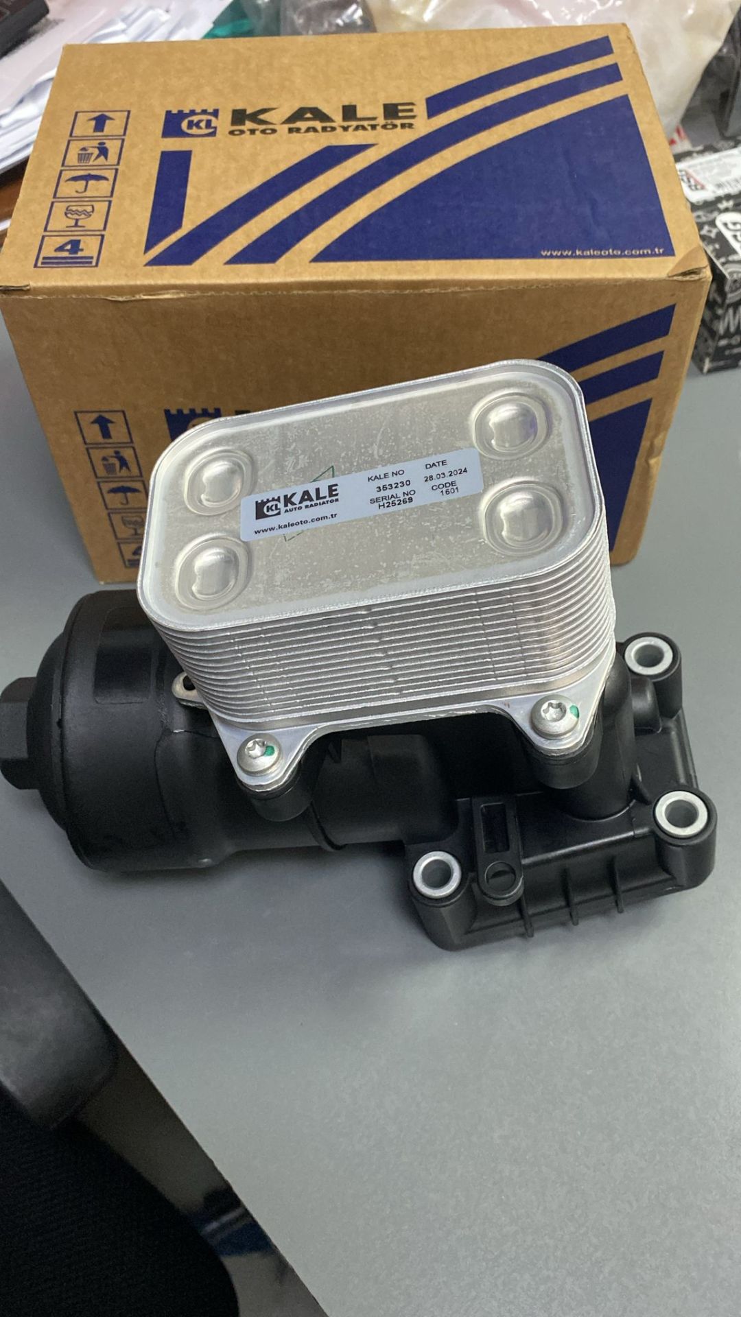 Yağ Soğutucu Kütüğü Soğutuculu Komple 1.2 1.6 -2.0 Tdi AUDİ CADDY AMAROK GOLF6 JETTA-PASSAT CC CRAFTER T5 Polo Golf Kale 353230 03L115389H CAYB-CAYC-CAYD-CKUB CFGC 1,6 TDİ-2,0 TDİ 3.KAT ÜST RAF