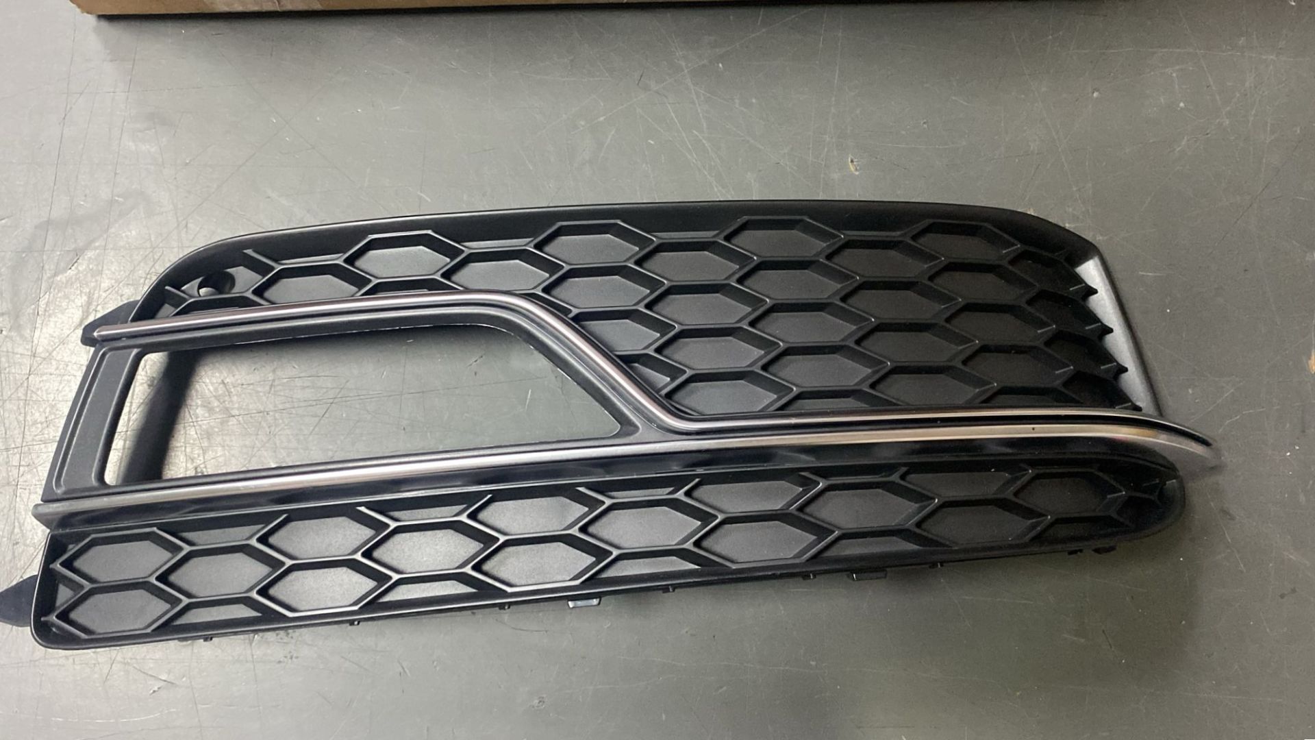 Audi Sis Far Kapağı Sağ Sisli Krom Çıtalı A5 S line 8T0807682M