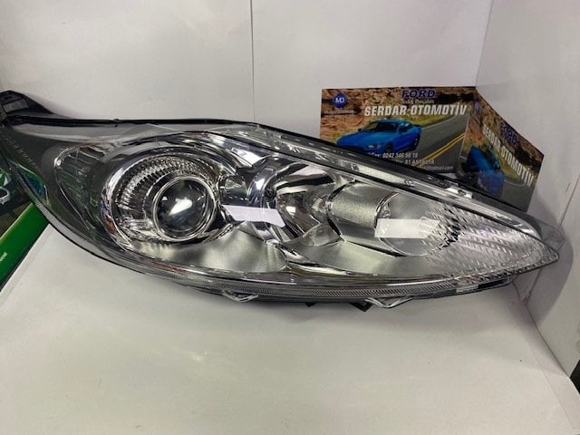 Ford Ön Sağ Far Mercekli Beyaz Zemin 2009-2012 Model Arası Fiesta 8A6113W029CH