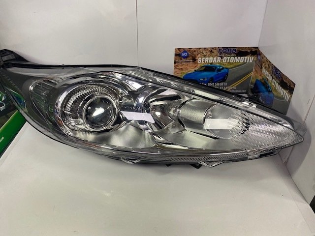 Ford Ön Sağ Far Mercekli Beyaz Zemin 2009-2012 Model Arası Fiesta 8A6113W029CH D1-C1