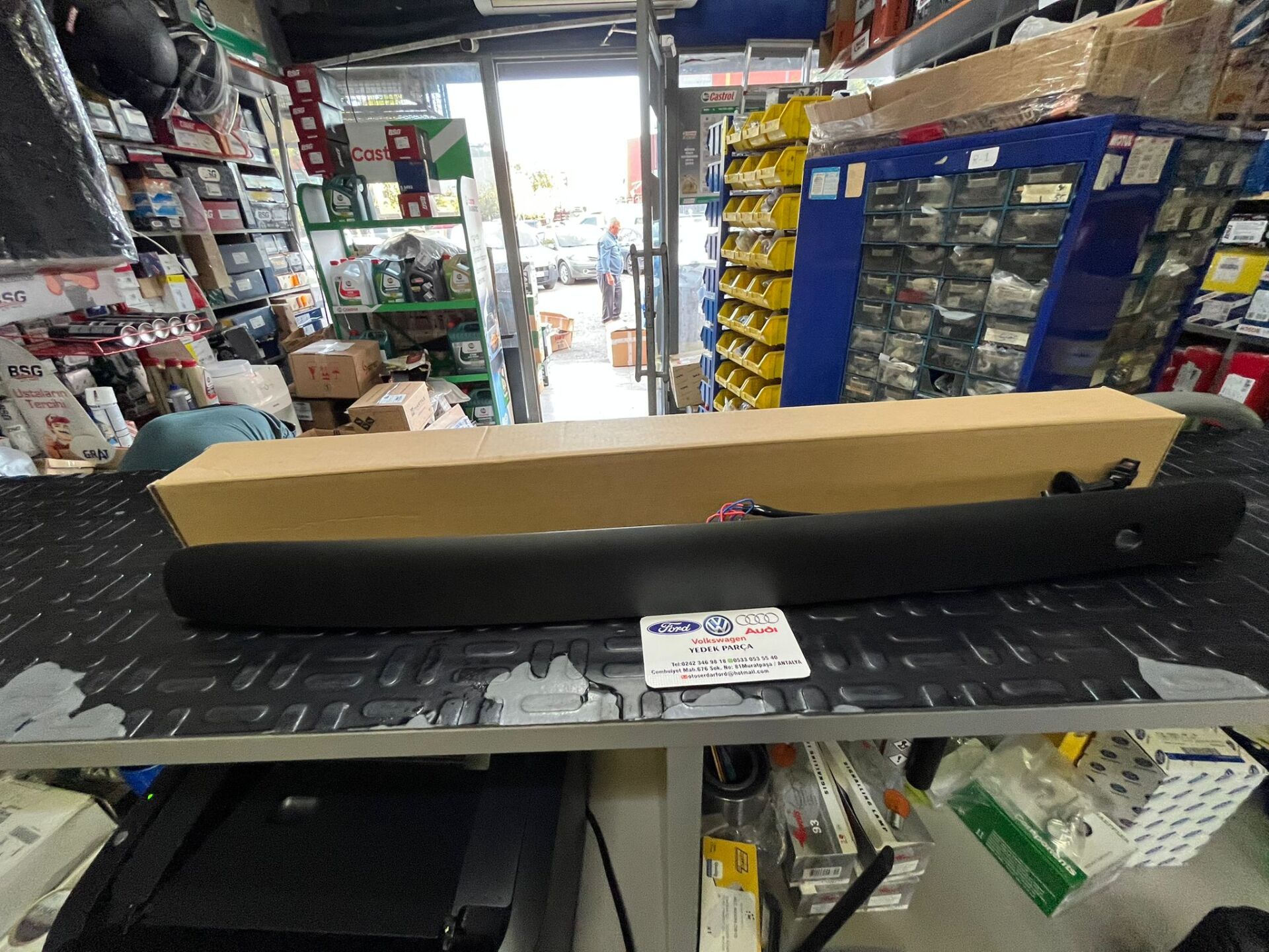 VW CADDY BAGAJ AÇMA KOLU & PLAKA LAMBALARI İLE KOMPLE 04-20 ARASI 2K5827574A ADLER XB-5