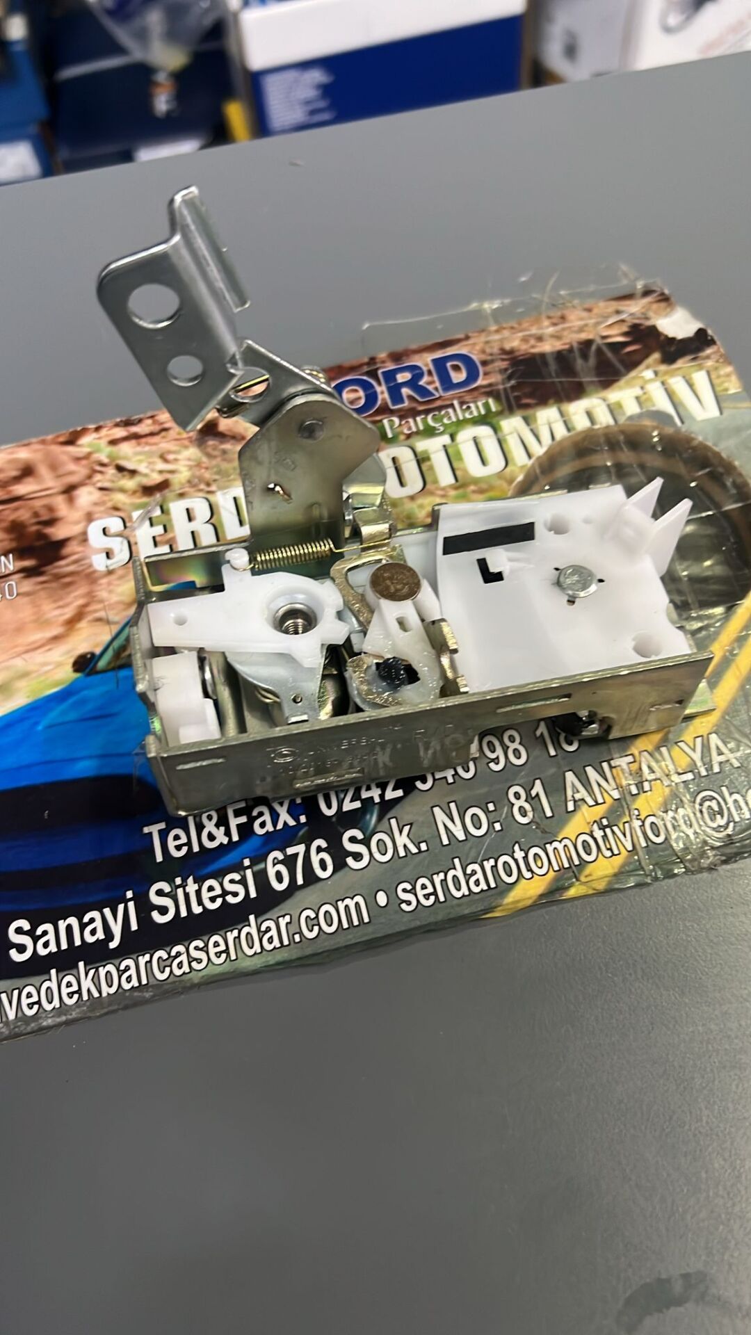 ESCORT ARKA KAPI KİLİDİ SAĞ 92-2000 ARASI 30586