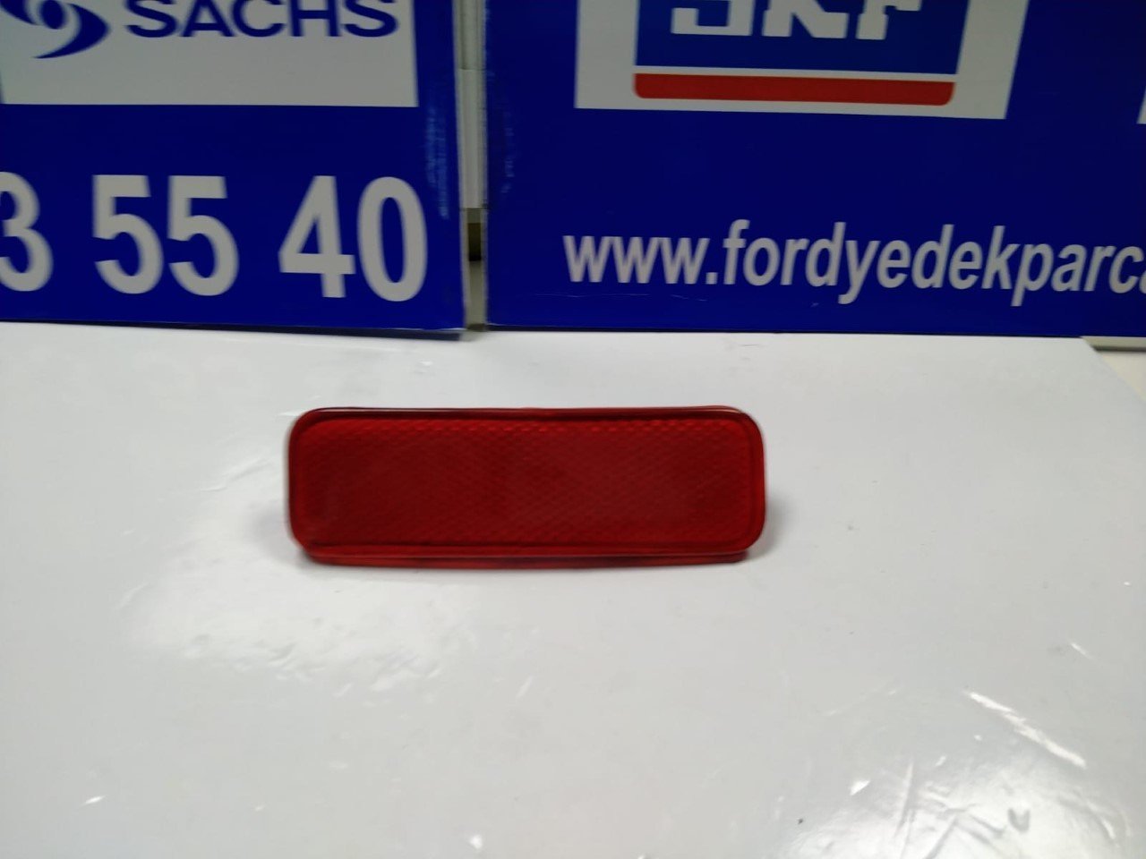 Courier Arka kedi gözü reflektör lens sol