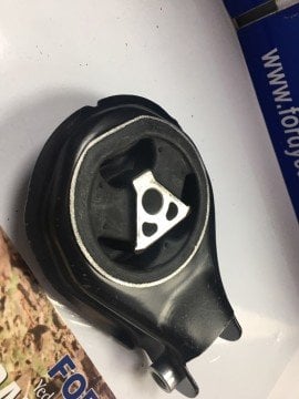 Focus - Cmax Volvo Şanzuman Alt Takozu Saç AV616P082