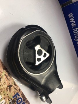 Focus - Cmax Volvo Şanzuman Alt Takozu Saç AV616P082