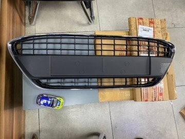 Ford Fiesta Ön Tampon Panjuru Krom Çerçeveli  09-12 Arası 8A6117B968