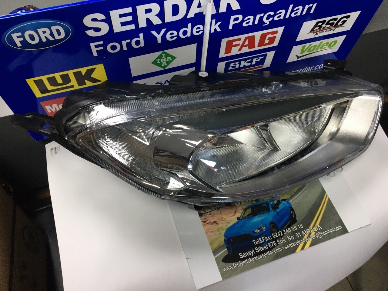 Ford Courier Ön Far Sağ Beyaz zemin 2014-2017 Yıllar Arası AYFAR