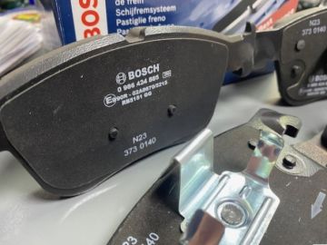 Ford Focus ve Kuga Ön Fren Balata Takımı 19-24 ARASI Bosch 0986424885