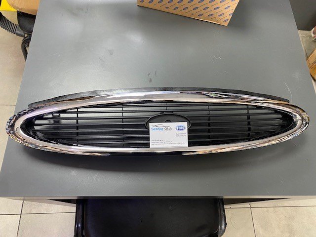 Mondeo Ön Panjur Krom Çerçeveli 1996-2001 Arası YS718A133CA