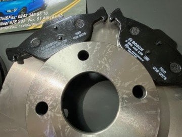 ( Fiesta 02-08 ) (Fusion 03-11 ) Ön Fren Disk + Balata Takımı Set BOSCH