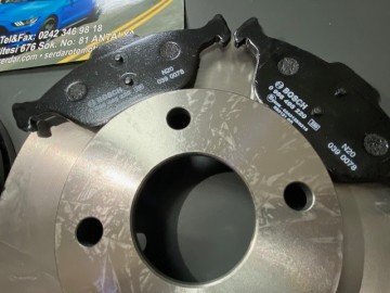 ( Fiesta 02-08 ) (Fusion 03-11 ) Ön Fren Disk + Balata Takımı Set BOSCH