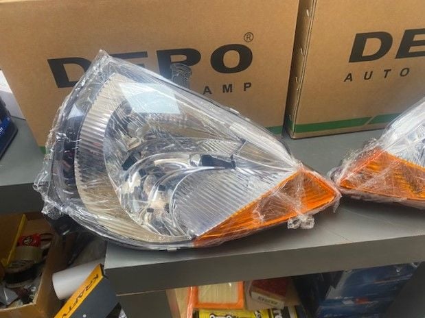 Ford Ka Ön Far Sağ sarı sinyalli 1997-2001 Arası Depo 4311135R