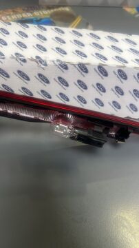 CUSTOM 3.STOP LAMBASI SAĞ 14-SONRASI ORJİNLA FORD BK2113N408AD