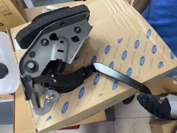 Ford Fiesta  Debriyaj Pedalı Merkezli Komple 2009-2012 Model Yıllar Arası Orjinal 8V517A543AG AP317519CC