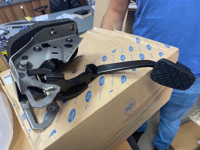 Ford Fiesta  Debriyaj Pedalı Merkezli Komple 2009-2012 Model Yıllar Arası Orjinal AP317519CC