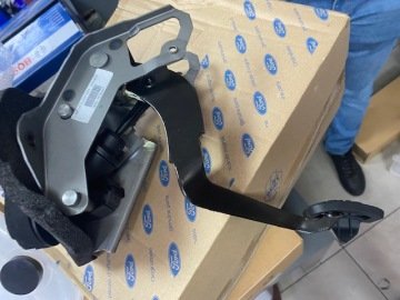 Ford Fiesta  Debriyaj Pedalı Merkezli Komple 2009-2012 Model Yıllar Arası Orjinal 8V517A543AG AP317519CC