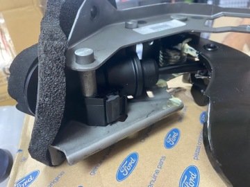 Ford Fiesta  Debriyaj Pedalı Merkezli Komple 2009-2012 Model Yıllar Arası Orjinal 8V517A543AG AP317519CC