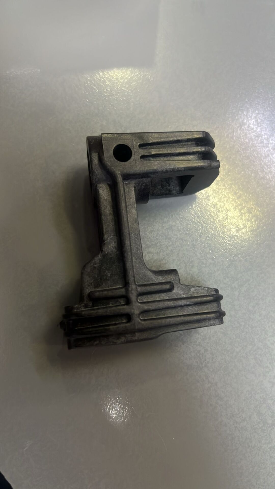 COURİER VİTES KOL YUVASI PLASTİĞİ 6.VİTES STAR STOPSUZ H1BR7F116AD