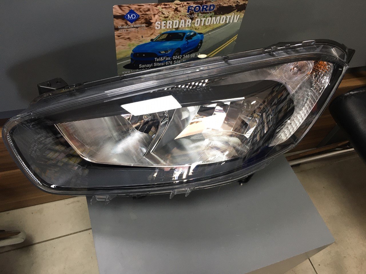 Ford Courier Ön Far Sol Siyah Zemin ORJİNAL FORD 14-17 ARASI