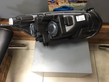 Ford Courier Ön Far Sol Siyah Zemin ORJİNAL FORD 14-17 ARASI