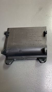 Audi A3 Hb 2009-2012 Arka Tampon Çeki Demiri Kapağı Orjinal 8P0807441C01C  K-10