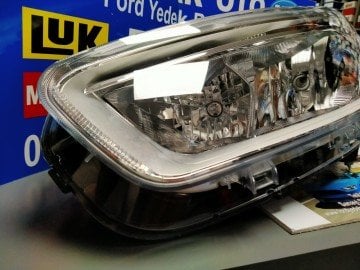 Courier Ön Far Sol Parlak Zemin ORJİNAL FORD 18-23 ARASI