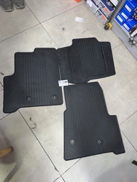 TRANSİT V363 ÖN PASPAS TAKIMI KAUÇUK 3 PARÇA ÇİFT YOLCU 14-23 ARASI ORJİNAL FORD