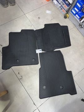 TRANSİT V363 ÖN PASPAS TAKIMI KAUÇUK 3 PARÇA ÇİFT YOLCU 14-23 ARASI ORJİNAL FORD