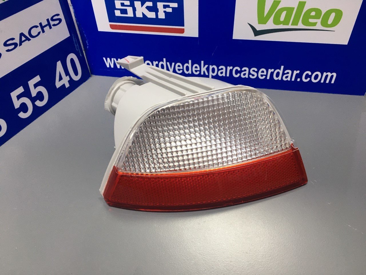 Geri Vites Lambası Kırmızı/beyaz Hcbk 1998-2008 arası Focus  5M5115511AA 293-012