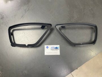 Focus 1 Sis Lamba Çerçevesi Sağ ve Sol Takım Fiyatıdır.. 03-05 Arası