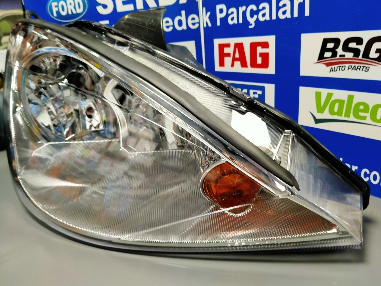 Ford Focus Ön Far Sağ 2003-2005 Yıllar Arası Focus1 DEPO 4311152R (Kargosu Ücretsiz)