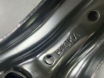 Ford Courier Ön Alt Salıncak Sağ ve Sol  ORJİNAL Fomoco EY163042 EY163051 ( 2 ADET FİYATIDIDR)