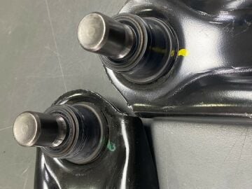 Ford Courier Ön Alt Salıncak Sağ ve Sol  ORJİNAL Fomoco EY163042 EY163051 ( 2 ADET FİYATIDIDR)